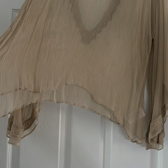 Kimchi Blue Sheer Beautiful Top - Picture 4 of 10